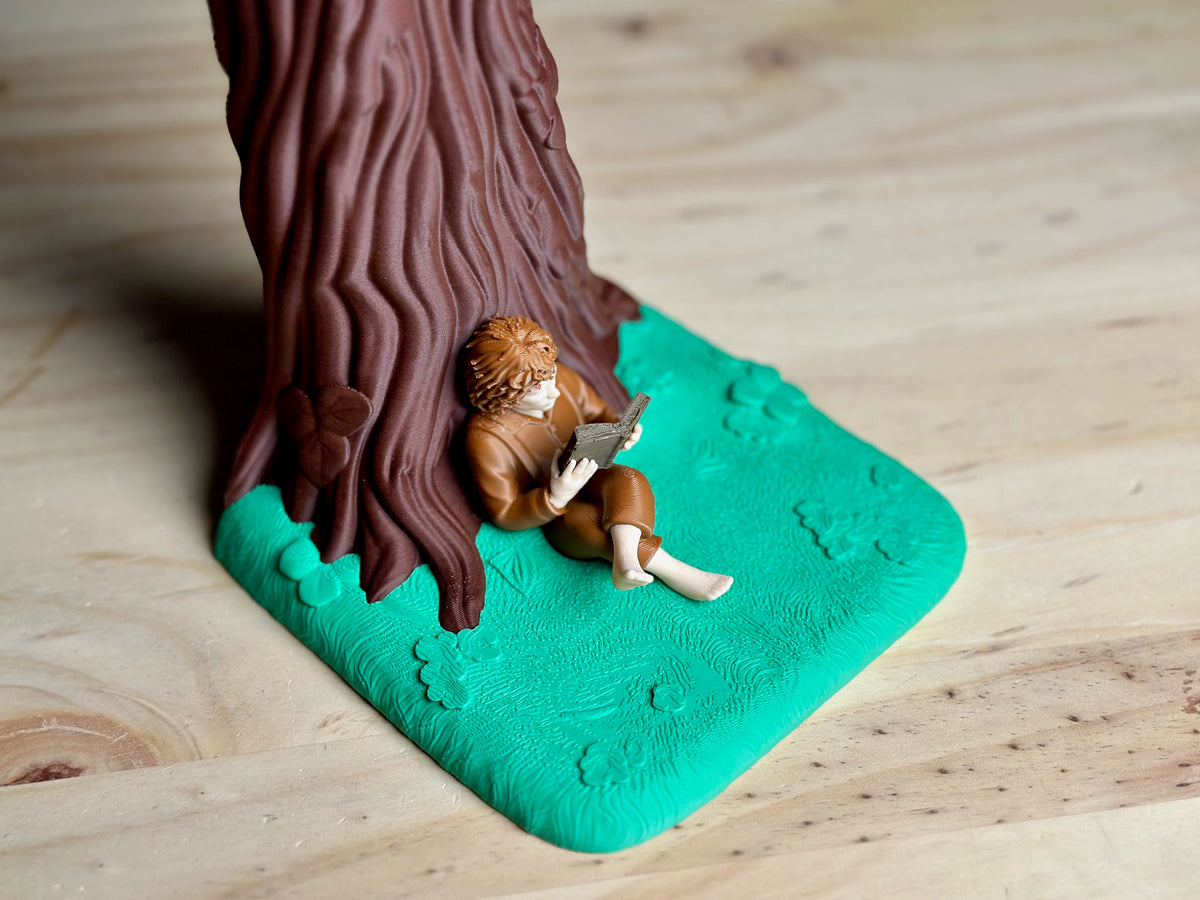Hobbit Reading Bookend & Flower Vase | Lord of the Rings Décor
