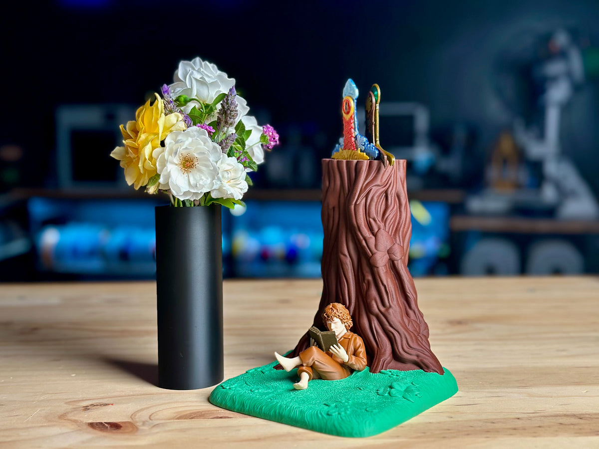 Hobbit Reading Bookend & Flower Vase | Lord of the Rings Décor