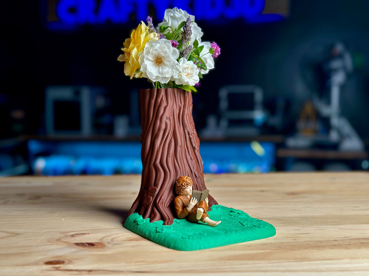 Hobbit Reading Bookend & Flower Vase | Lord of the Rings Décor