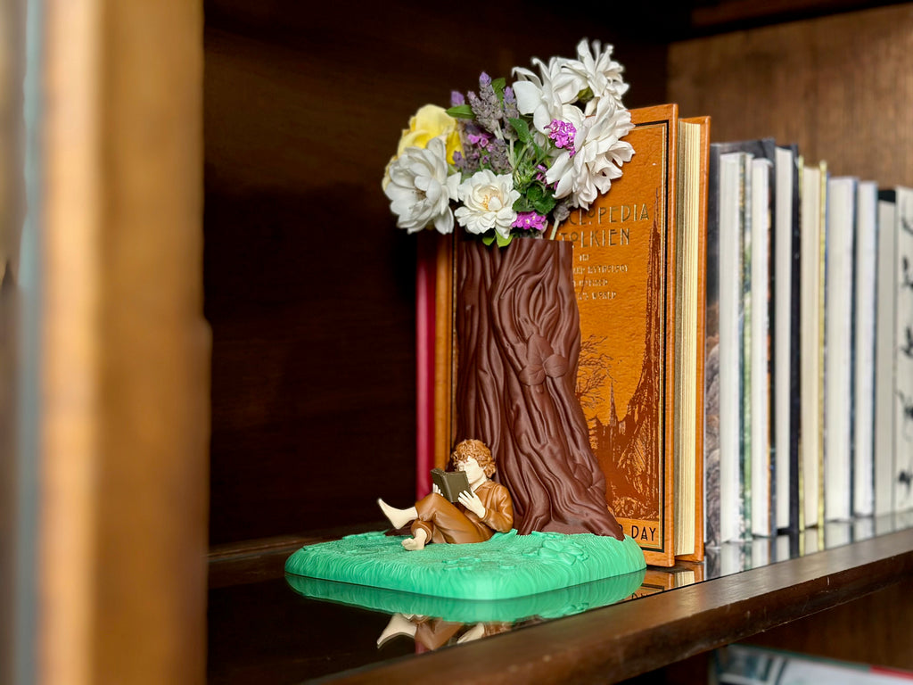 Hobbit Reading Bookend & Flower Vase | Lord of the Rings Décor