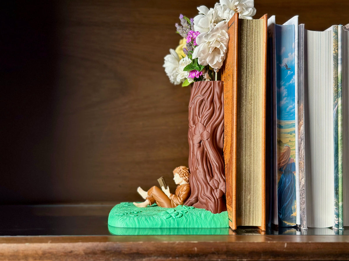 Hobbit Reading Bookend & Flower Vase | Lord of the Rings Décor